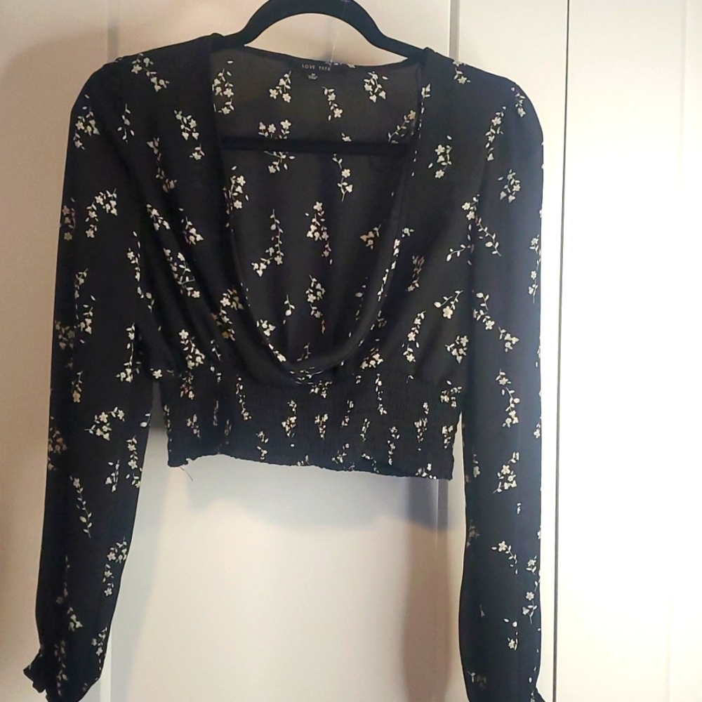 Love Tree blouse size M black/white floral